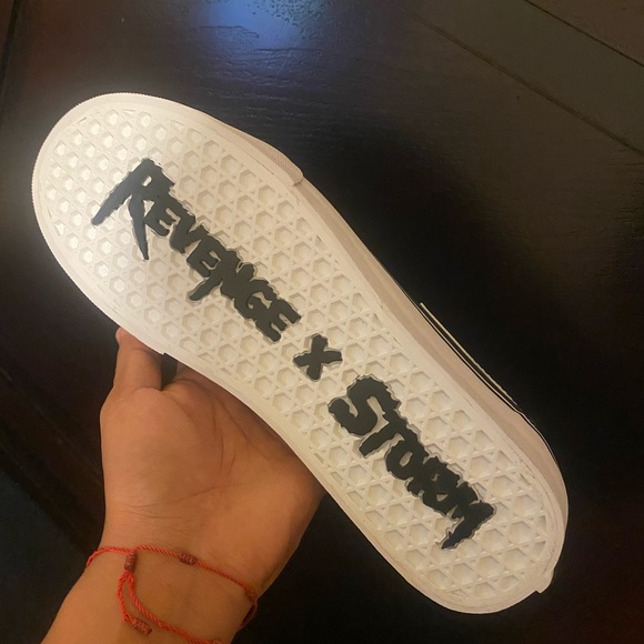 Shoes - Picture 1 of 4